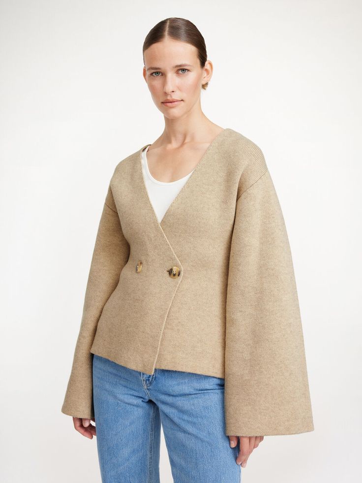 Collection de cardigans femme élégants avec des styles raffinés et des textures confortables