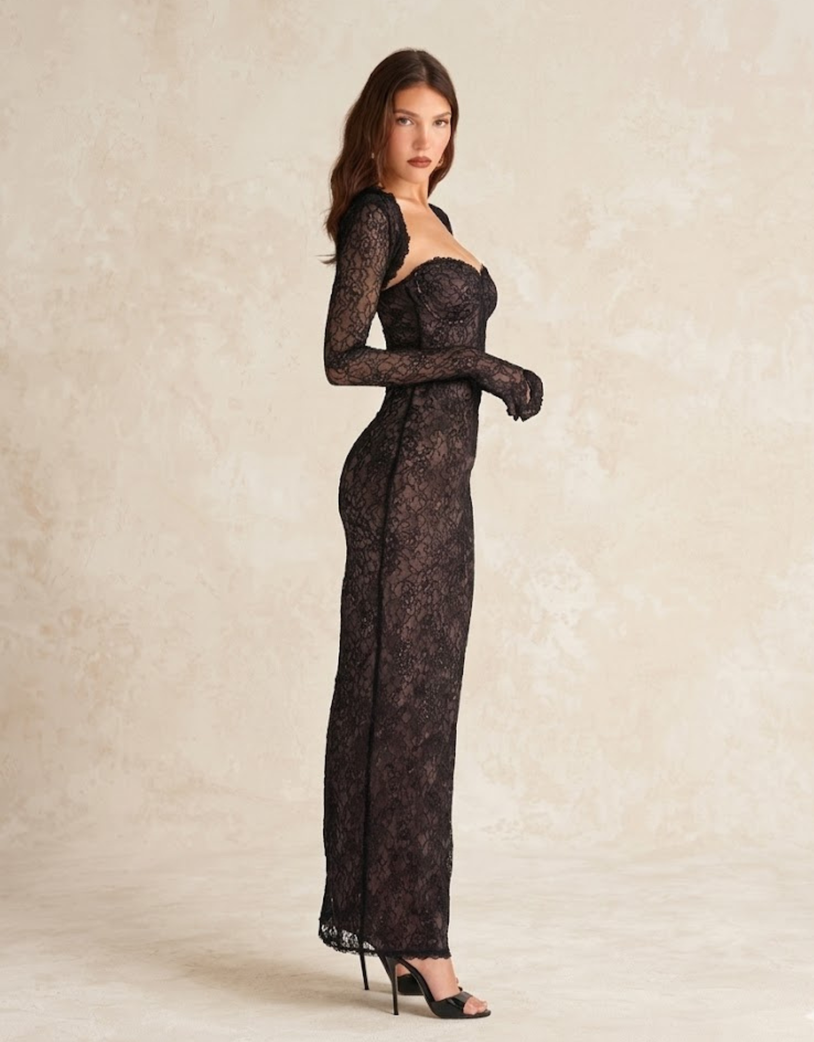 Robe Longue Noire Dentelle Soirée Élégante