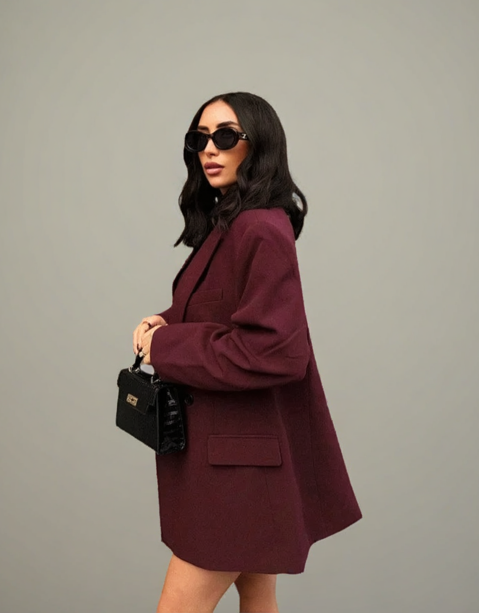 Blazer femme bordeaux vintage avec une coupe élégante et un style rétro, parfait pour toutes les occasions