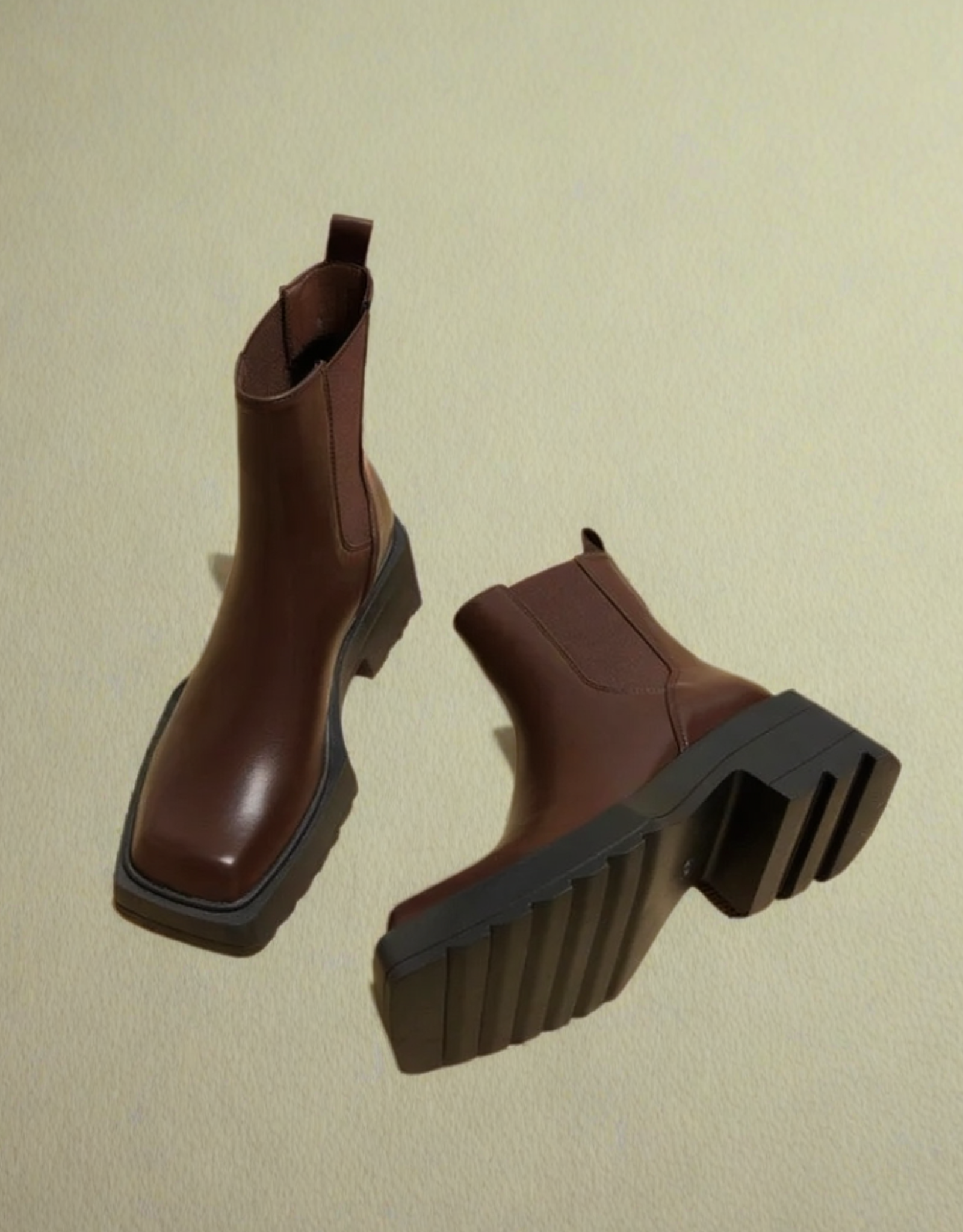 Bottes femme automne hiver en cuir marron avec semelle épaisse pour un confort et un style élégant