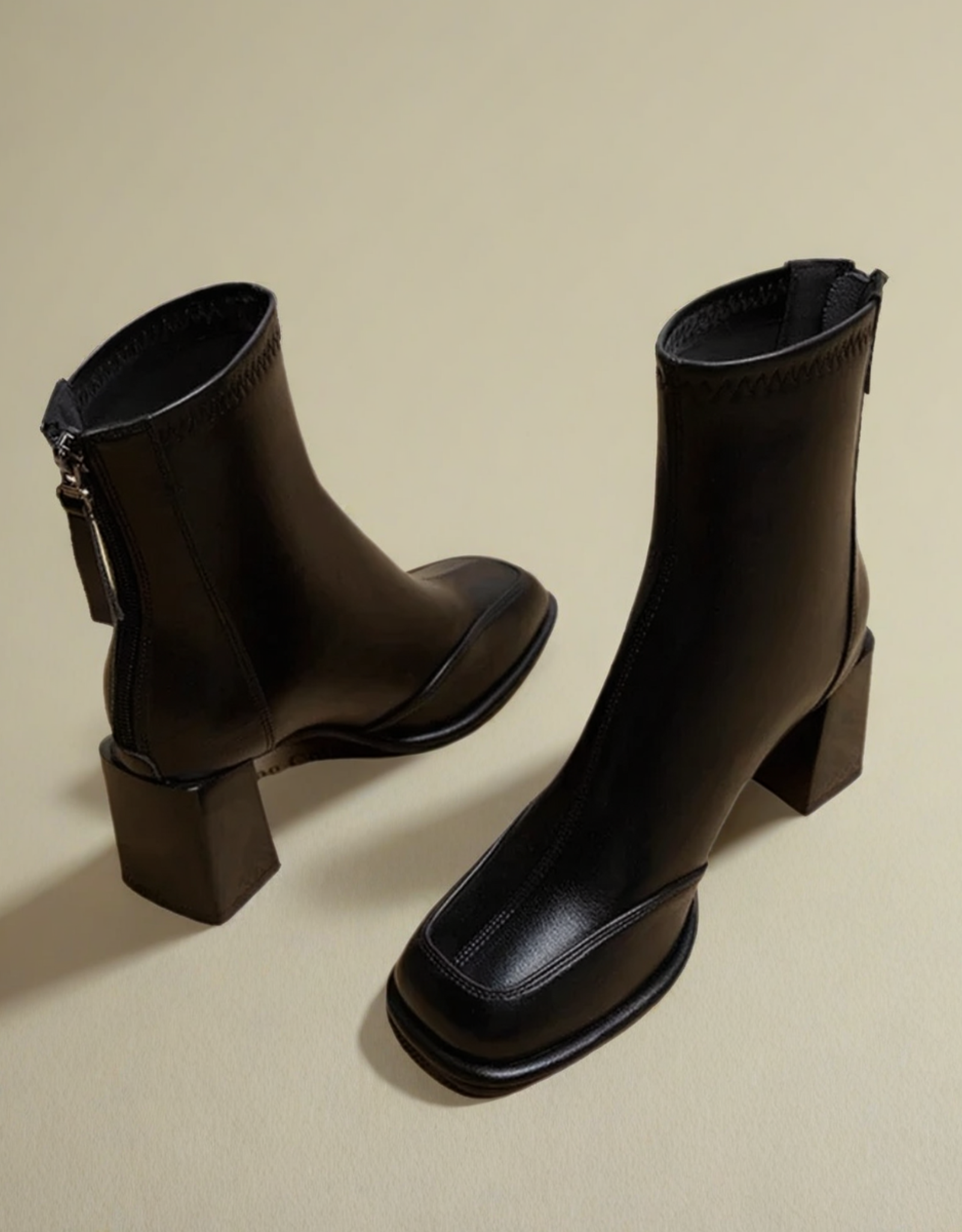 Bottes femme rétro cuir noir avec talons carrés élégants pour un look tendance