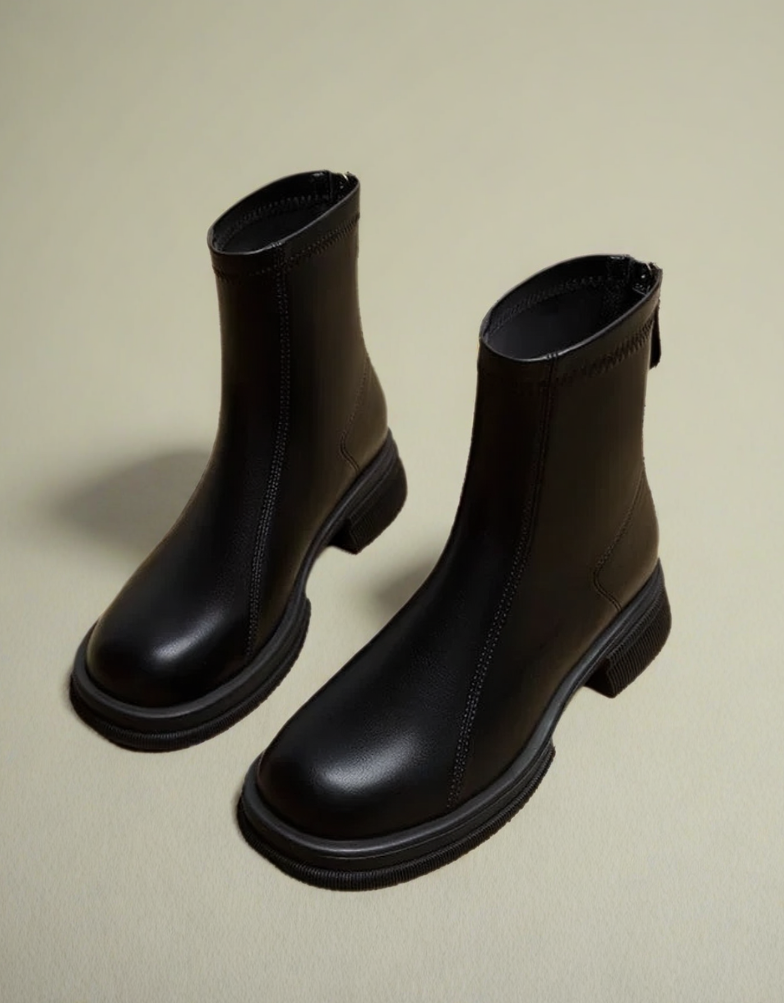 Bottines femme automne hiver en cuir noir avec talon robuste et zip sur le côté