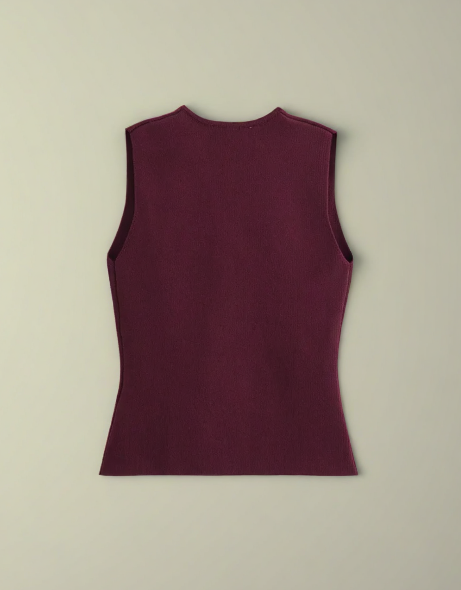 Débardeur femme bordeaux col V au dos épuré pour un style moderne