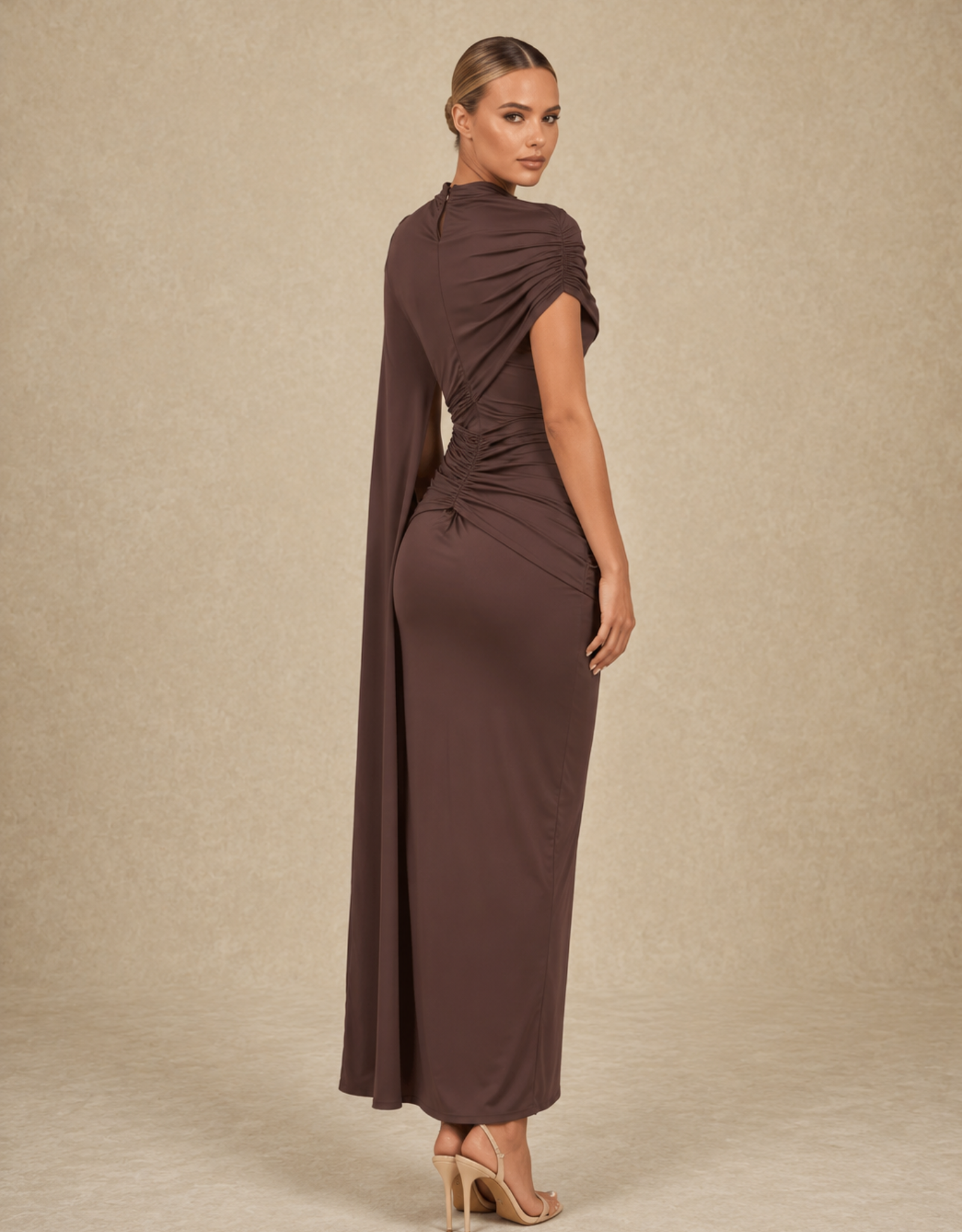 Robe courte élégante femme de Fondelier - Chic et moderne
