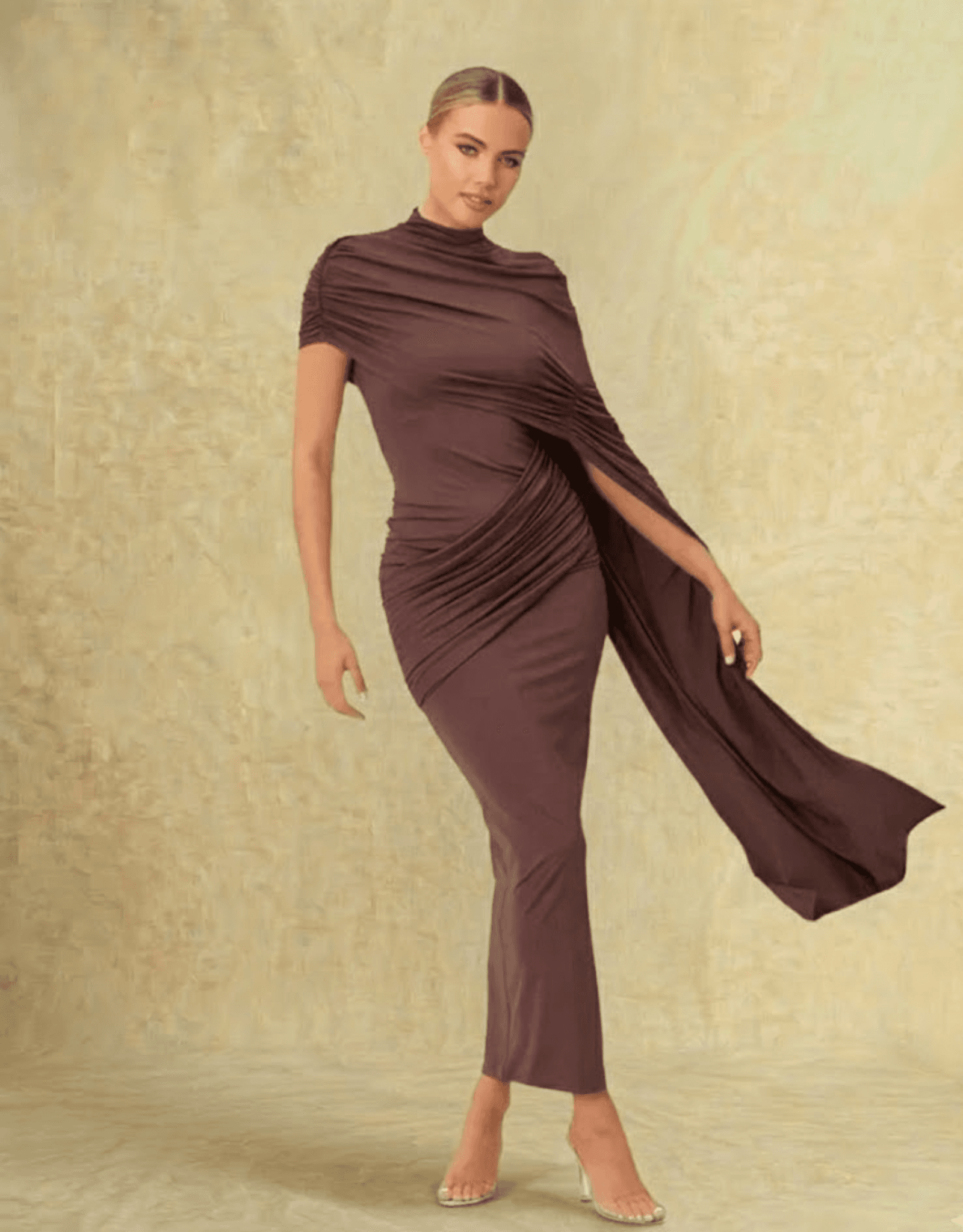 Robe courte élégante femme de Fondelier - Chic et moderne