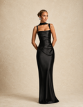 Robe de soirée noire élégante avec coupe ajustée et bretelles stylées de Fondelier