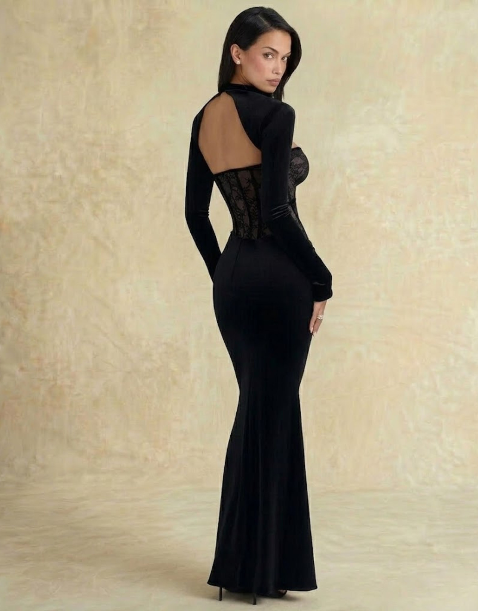 Robe Longue Dos Nu Élégante à Manches Longues – Coupe Ajustée, Taille Haute, Style Soirée Fondelier