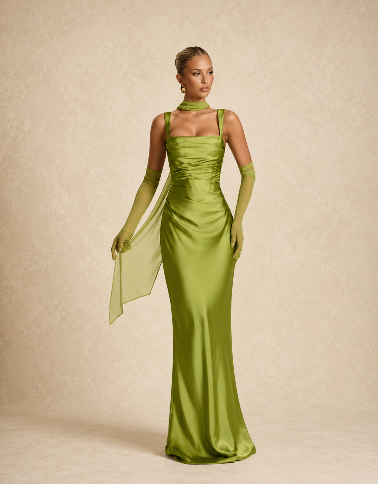 Robe de soirée verte élégante avec bretelles et gants assortis pour une occasion spéciale