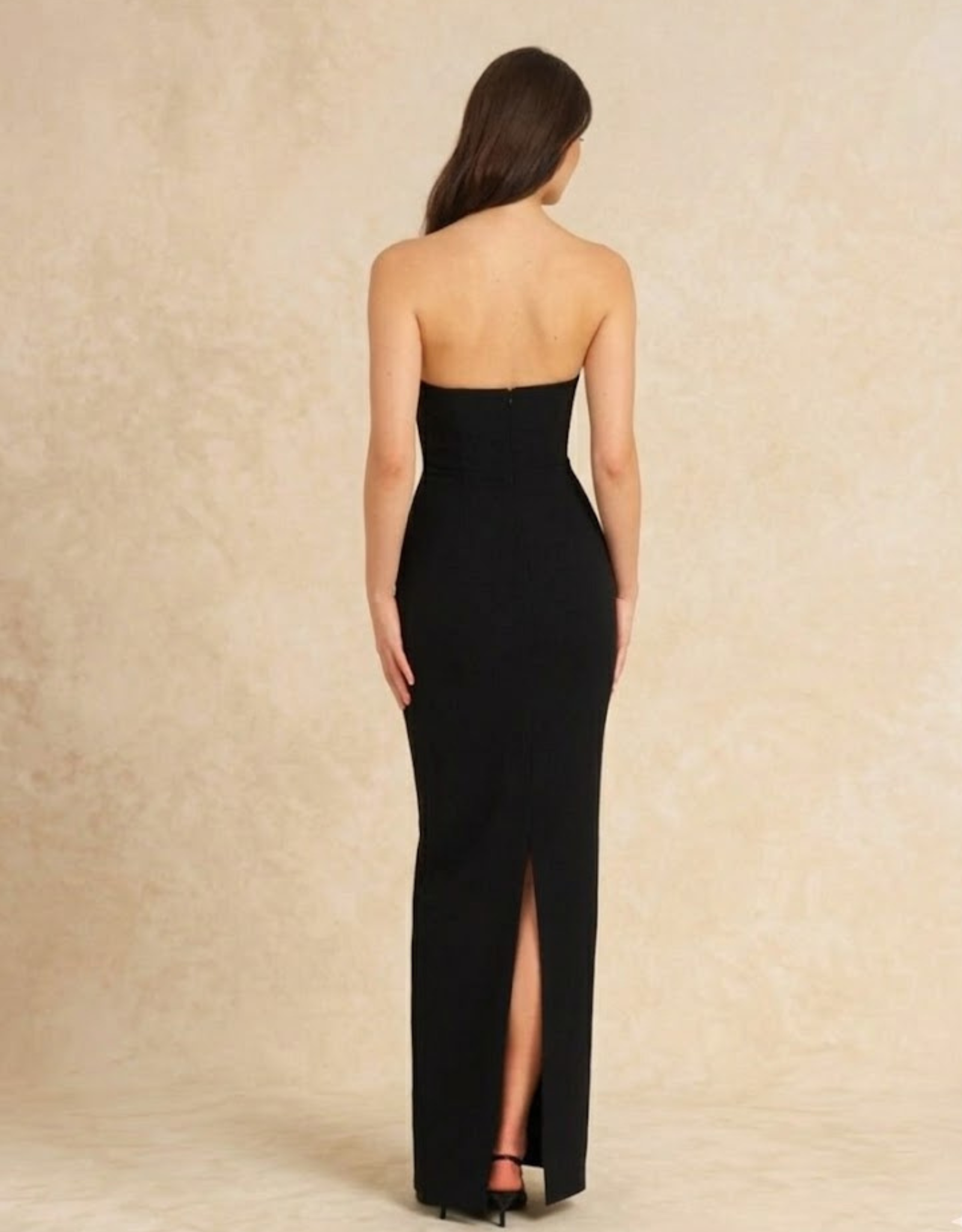 Robe longue soirée dos nu elegante noire