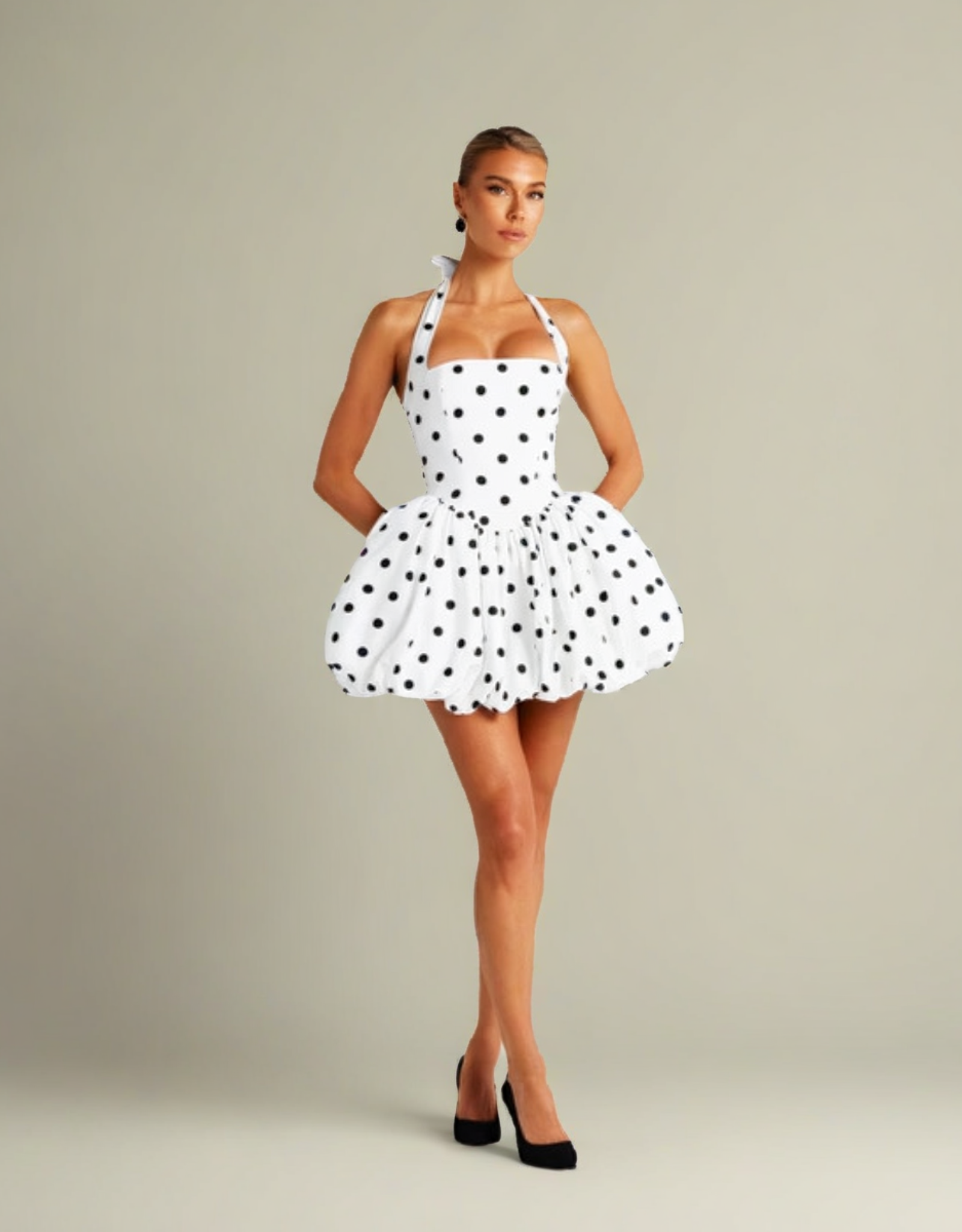 Robe courte à pois élégante pour soirées