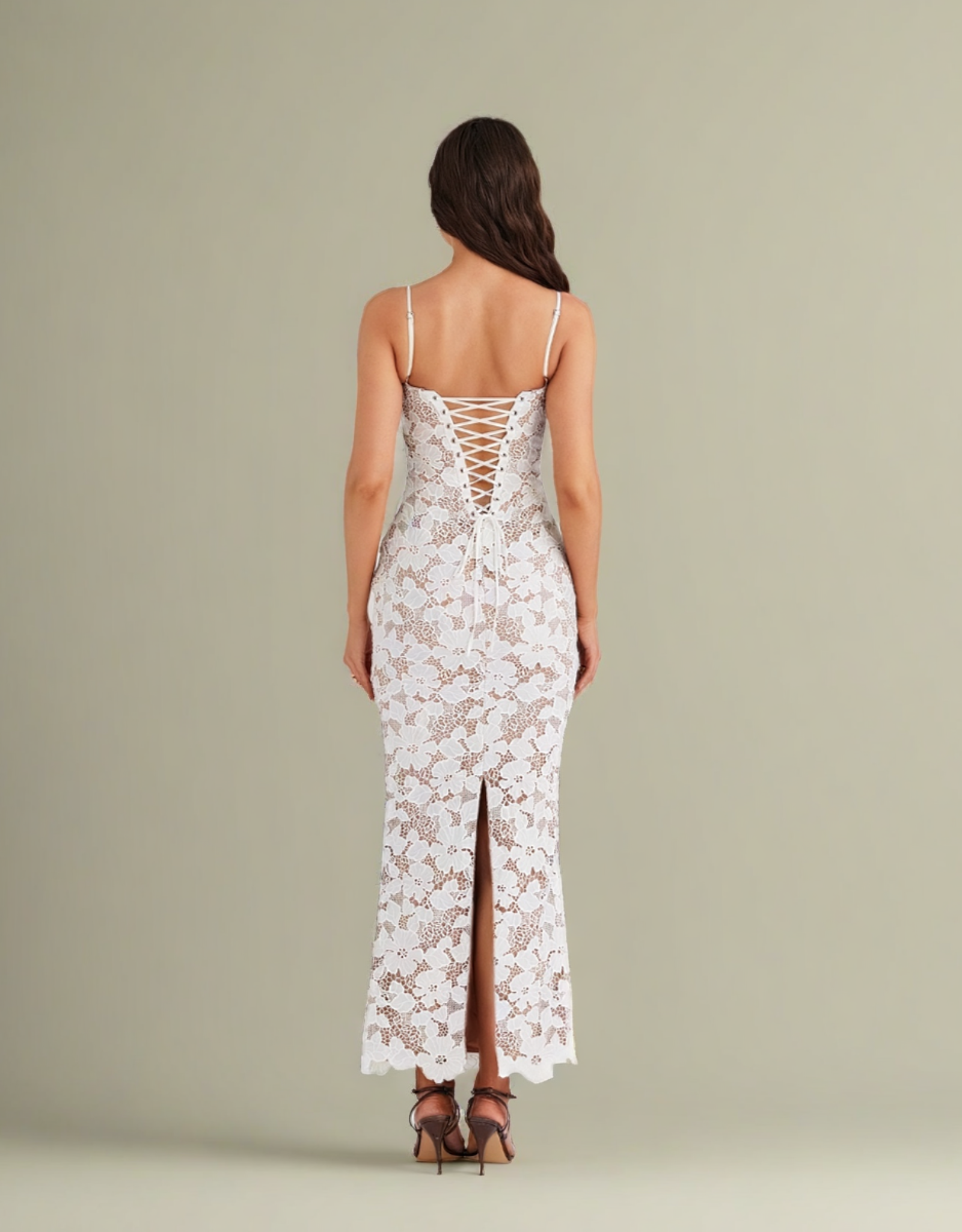 Robe Longue Élégante en Dentelle Blanche