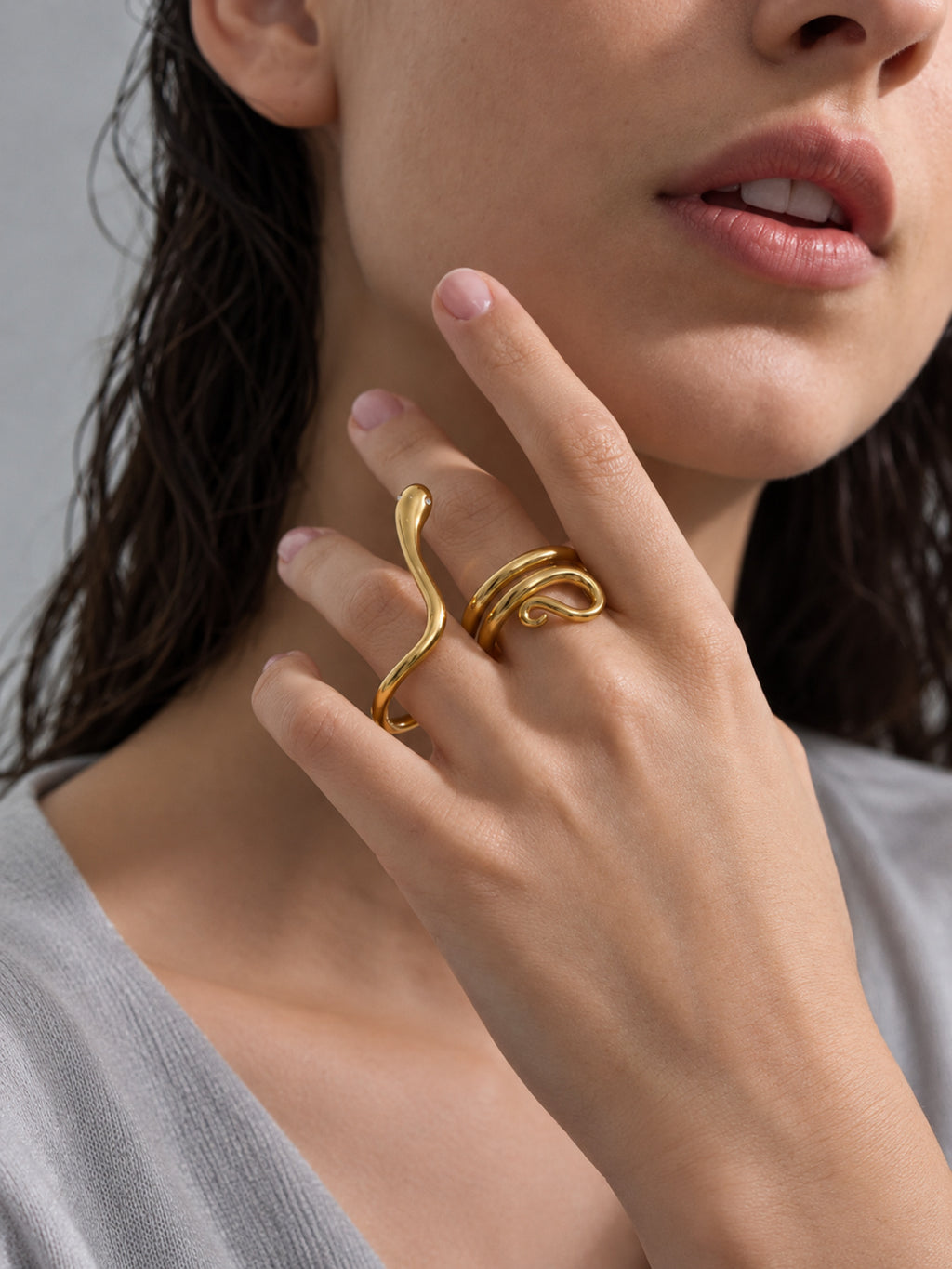Serpente Double-Finger Ring — worn view