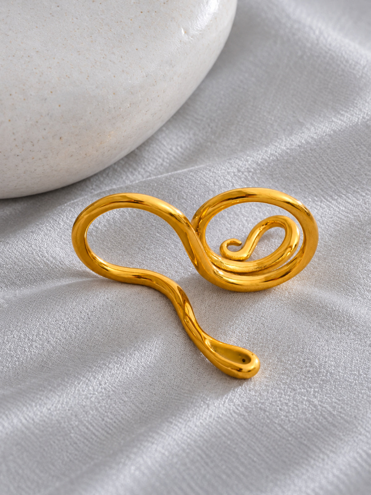 Serpente Double-Finger Ring — editorial still life