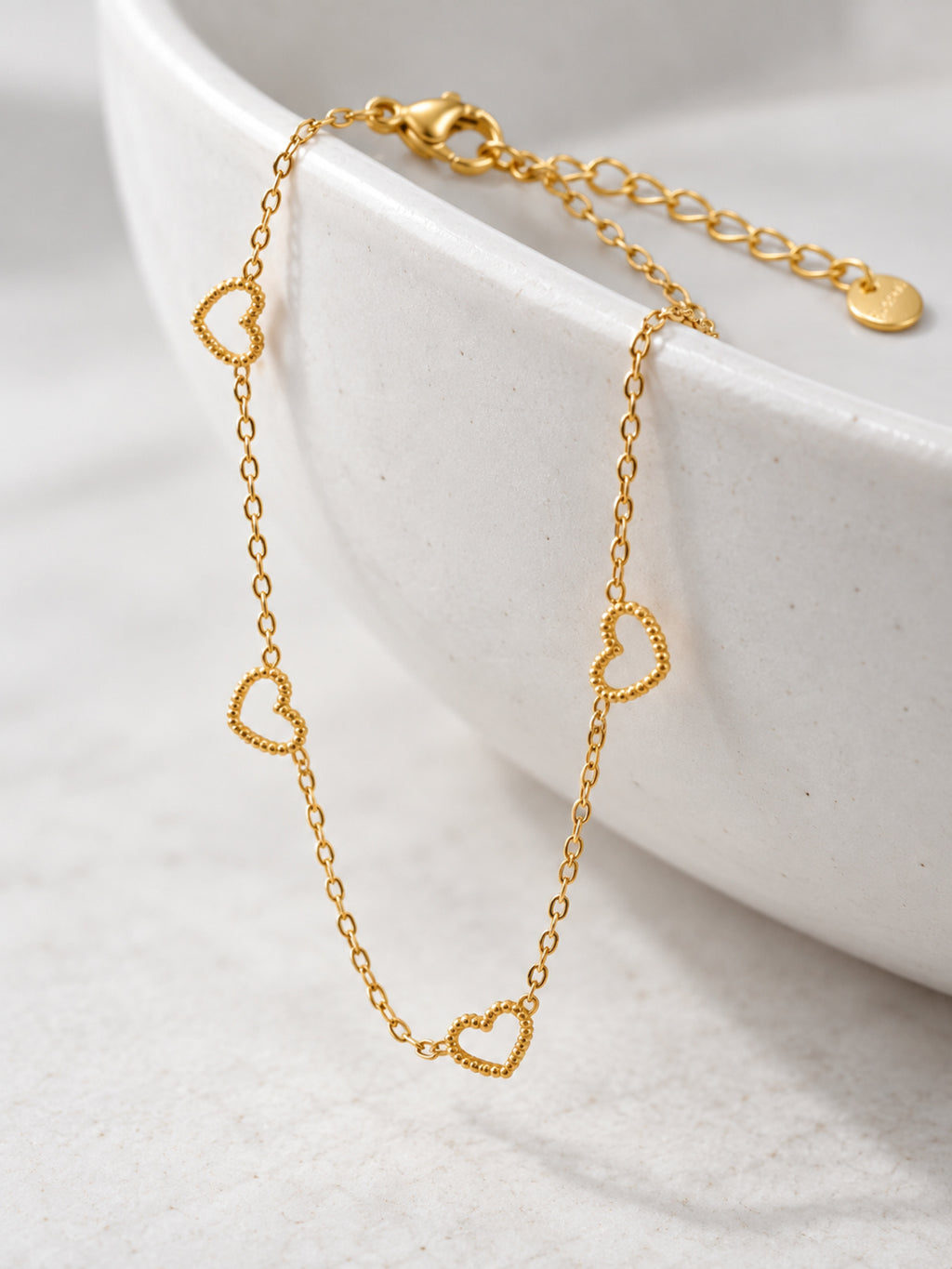 Outline Heart Bracelet — detail view