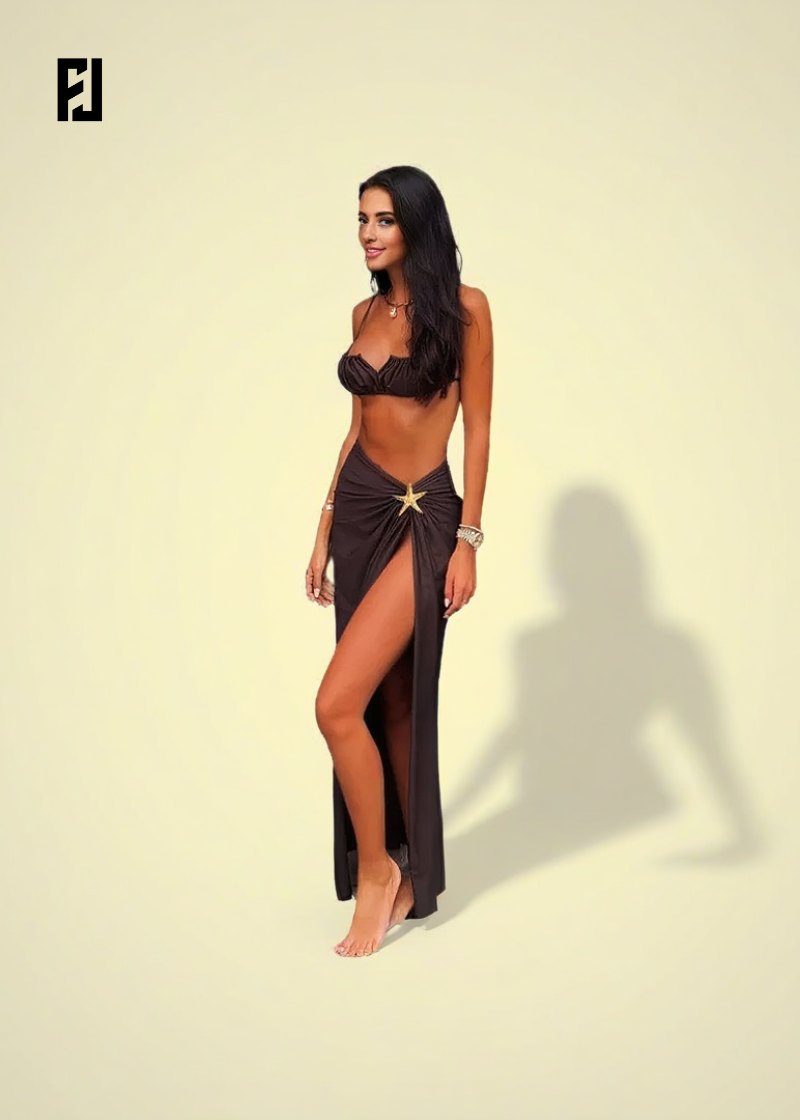 Maillot trois pièces étoile de mer en marron avec bas fendu et haut à volants pour un look estival