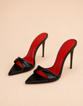 Mules femme noires en cuir avec talons aiguilles et semelle rouge pour un look élégant