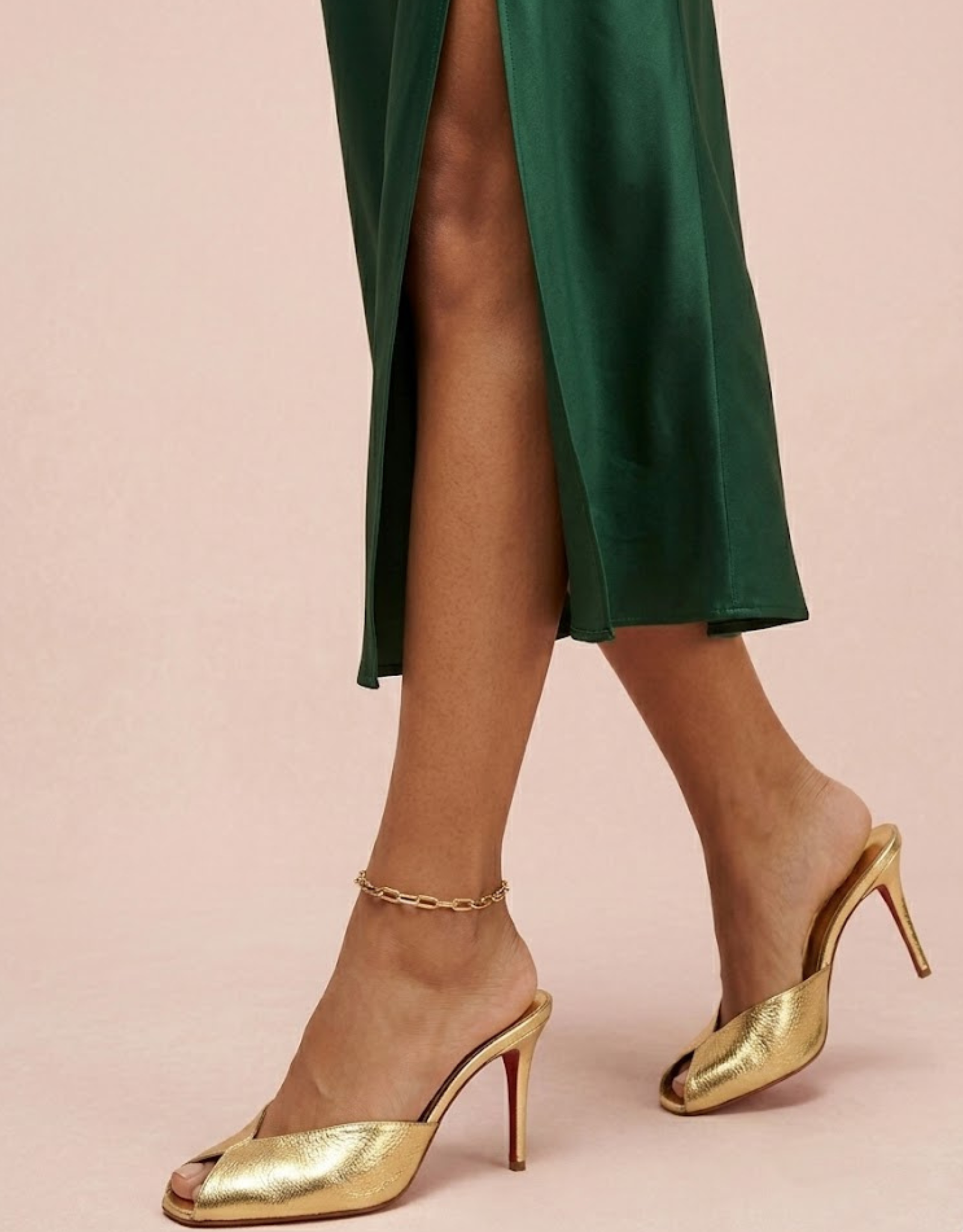 Mules femme dorées avec talons hauts, parfaites pour des occasions spéciales ou un look élégant