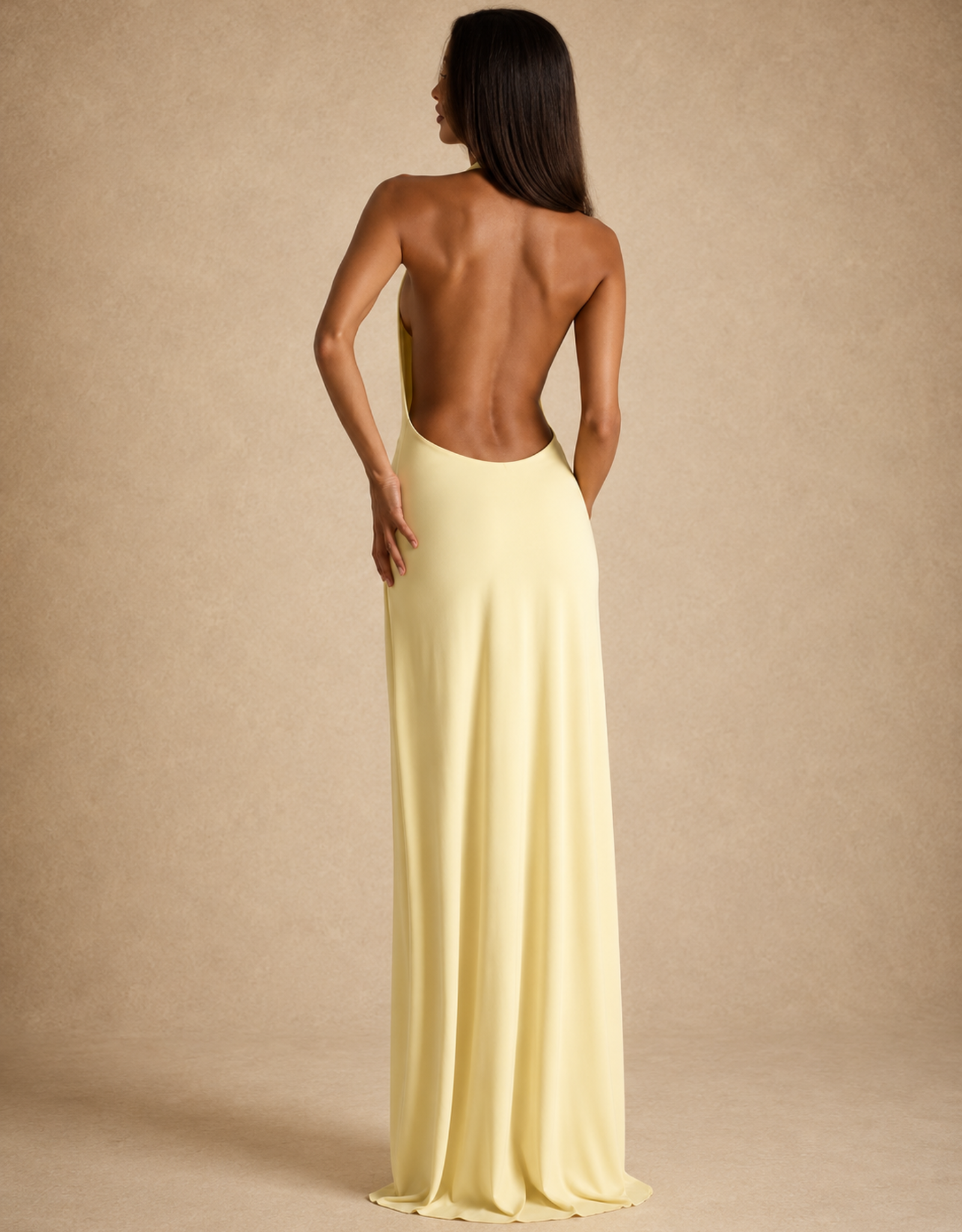 Robe de soirée élégante couleur jaune avec un dos nu pour une allure sophistiquée