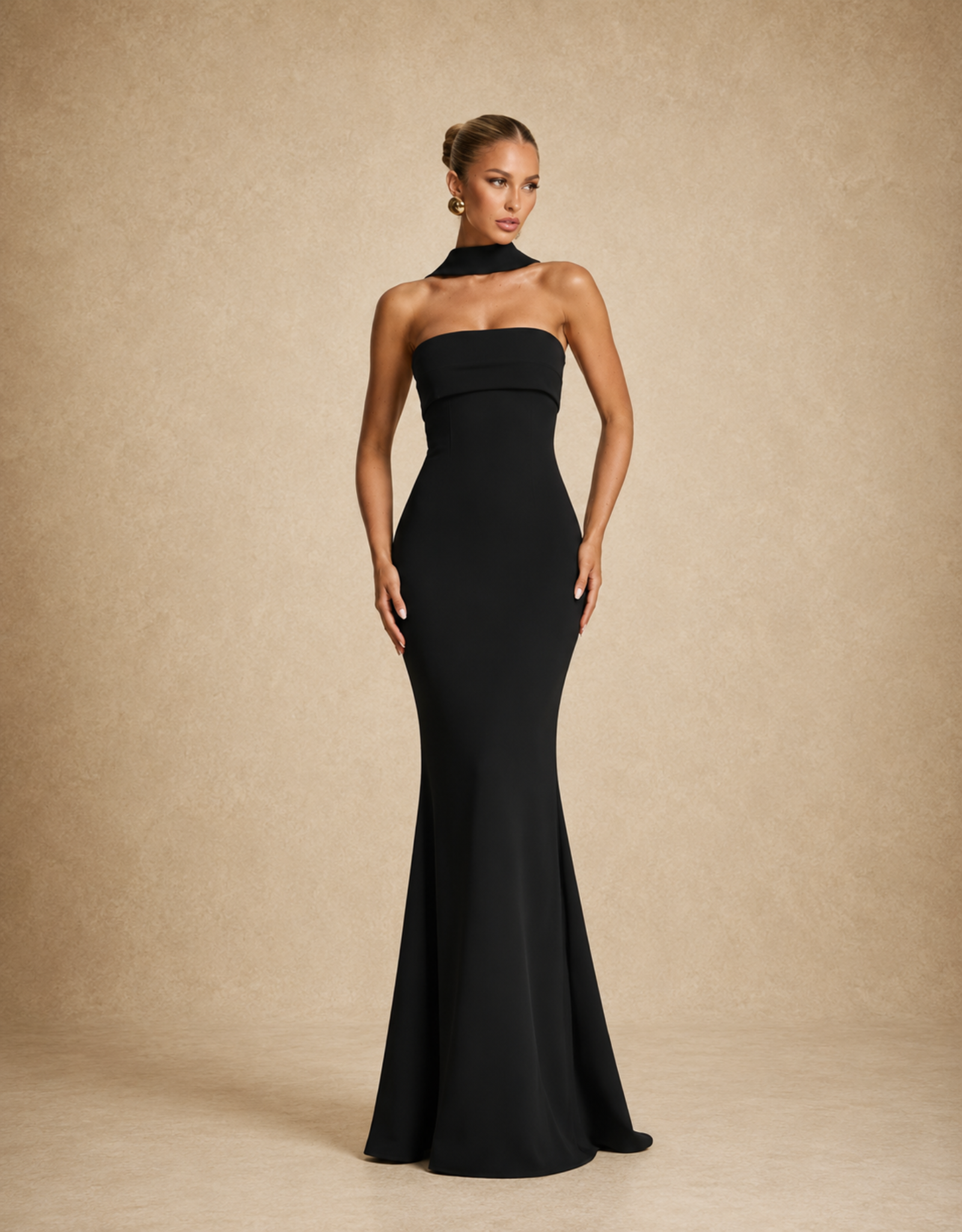 Robe de soirée noire élégante sans manches de Fondelier pour une silhouette sophistiquée