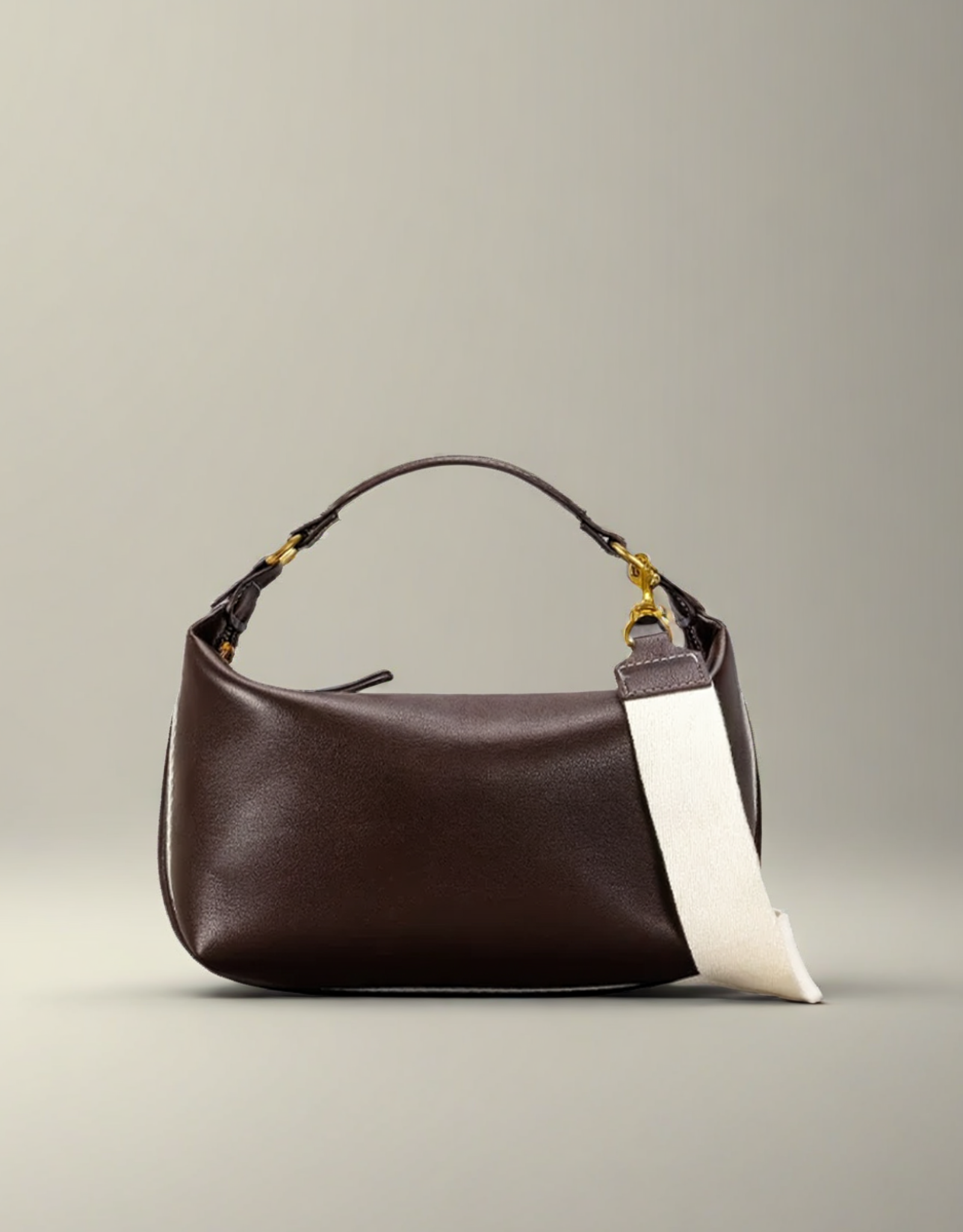 Sac à main vintage femme en cuir marron avec une bandoulière élégante