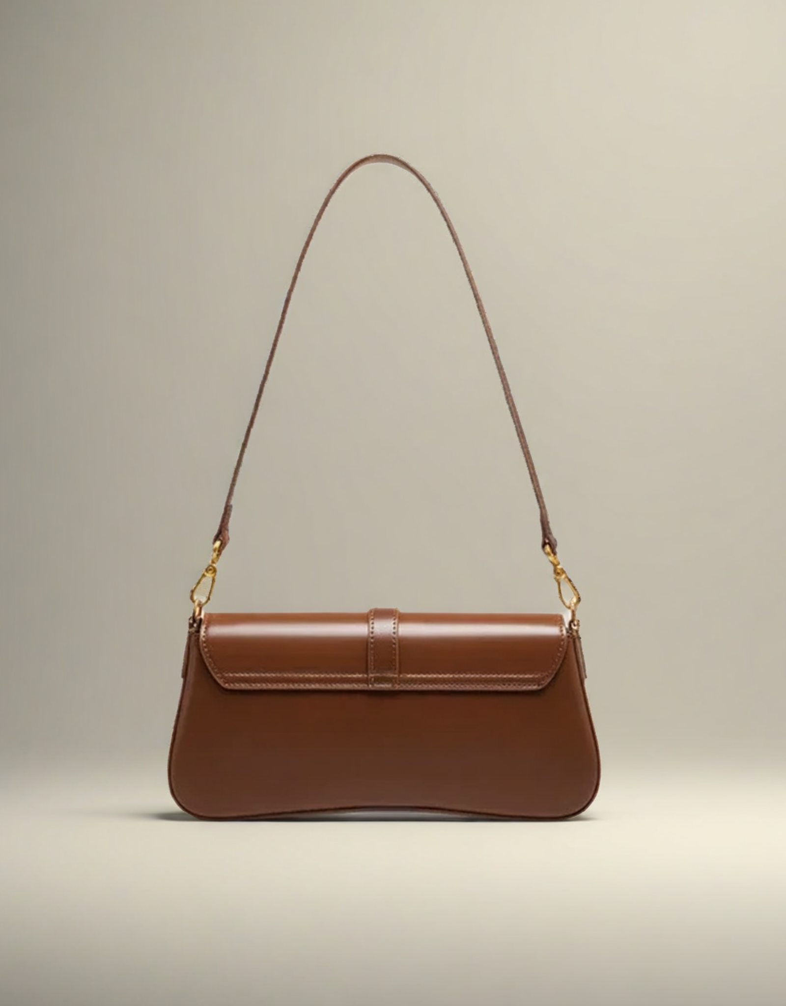 Sac baguette en cuir marron avec bandoulière réglable pour un style élégant