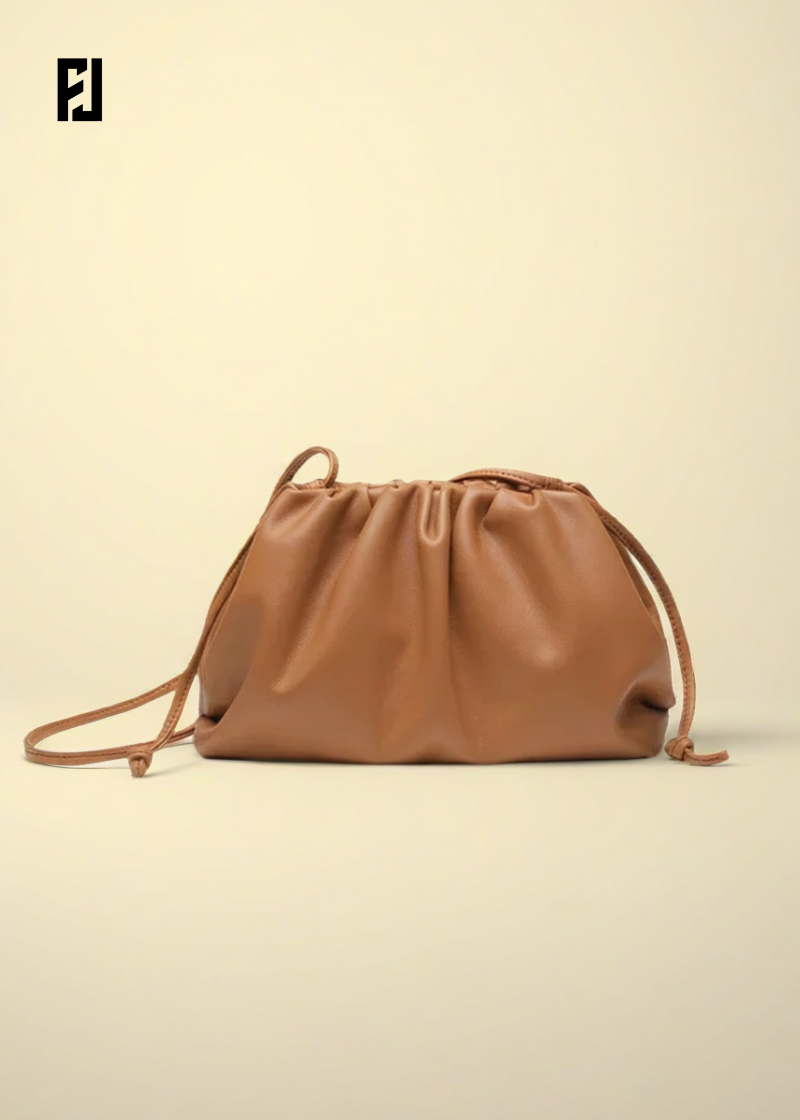 Sac bandoulière femme marron en cuir souple avec fermeture à cordon par Fondelier