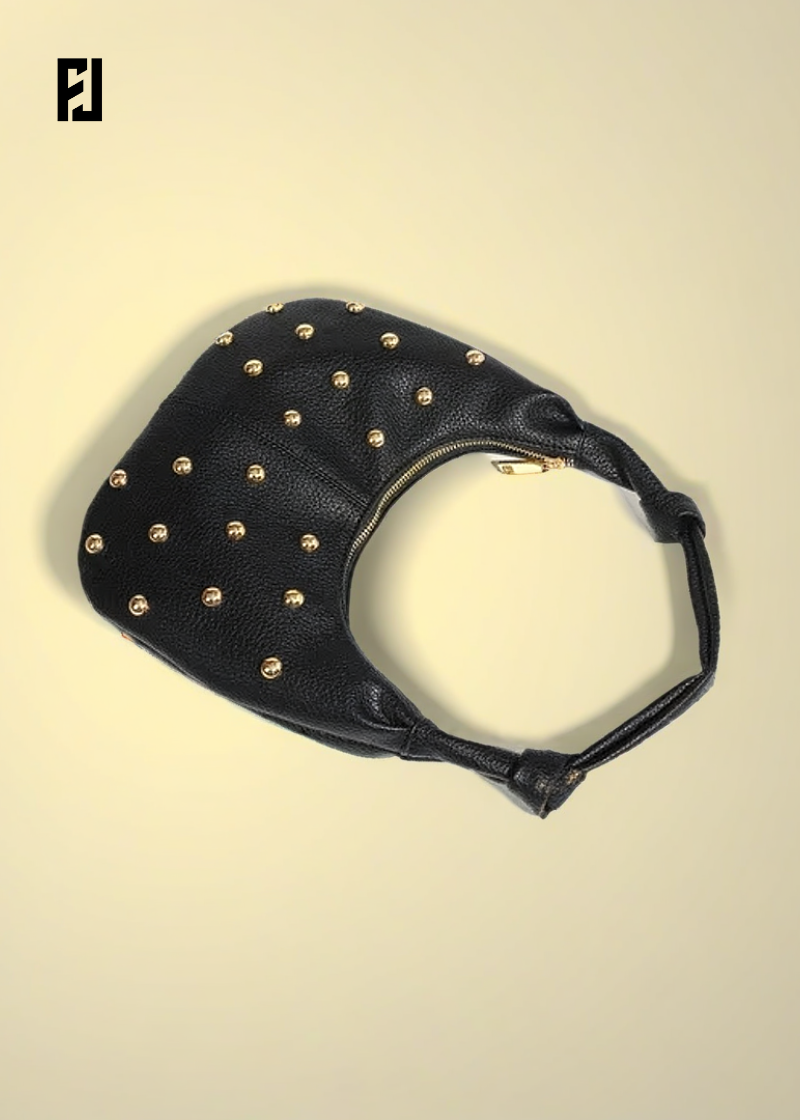 Sac demi-lune cuir femme noir avec clous dorés et anse nouée par Fondelier