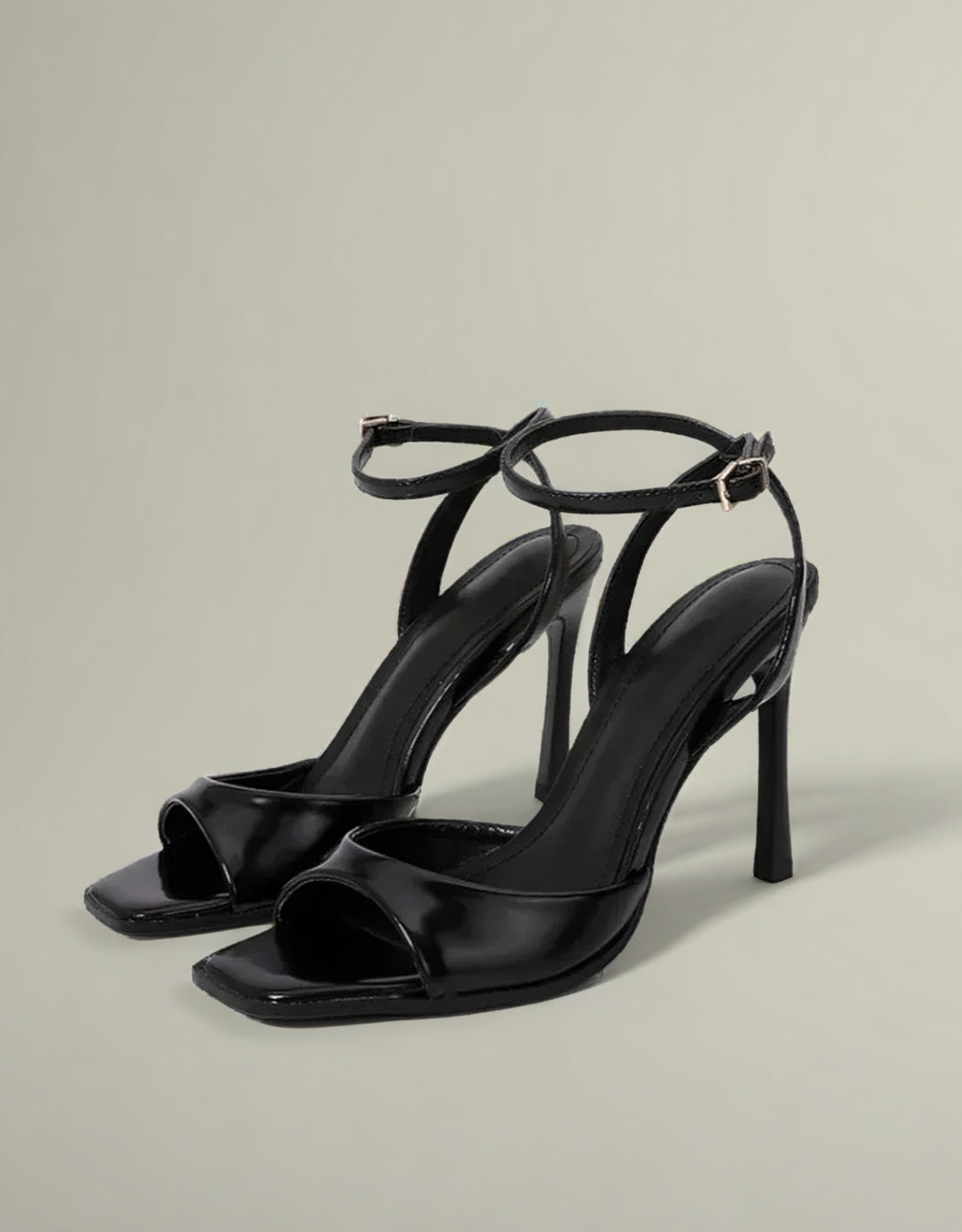 Sandales à talon haut femme en cuir noir avec bride ajustable et bout ouvert