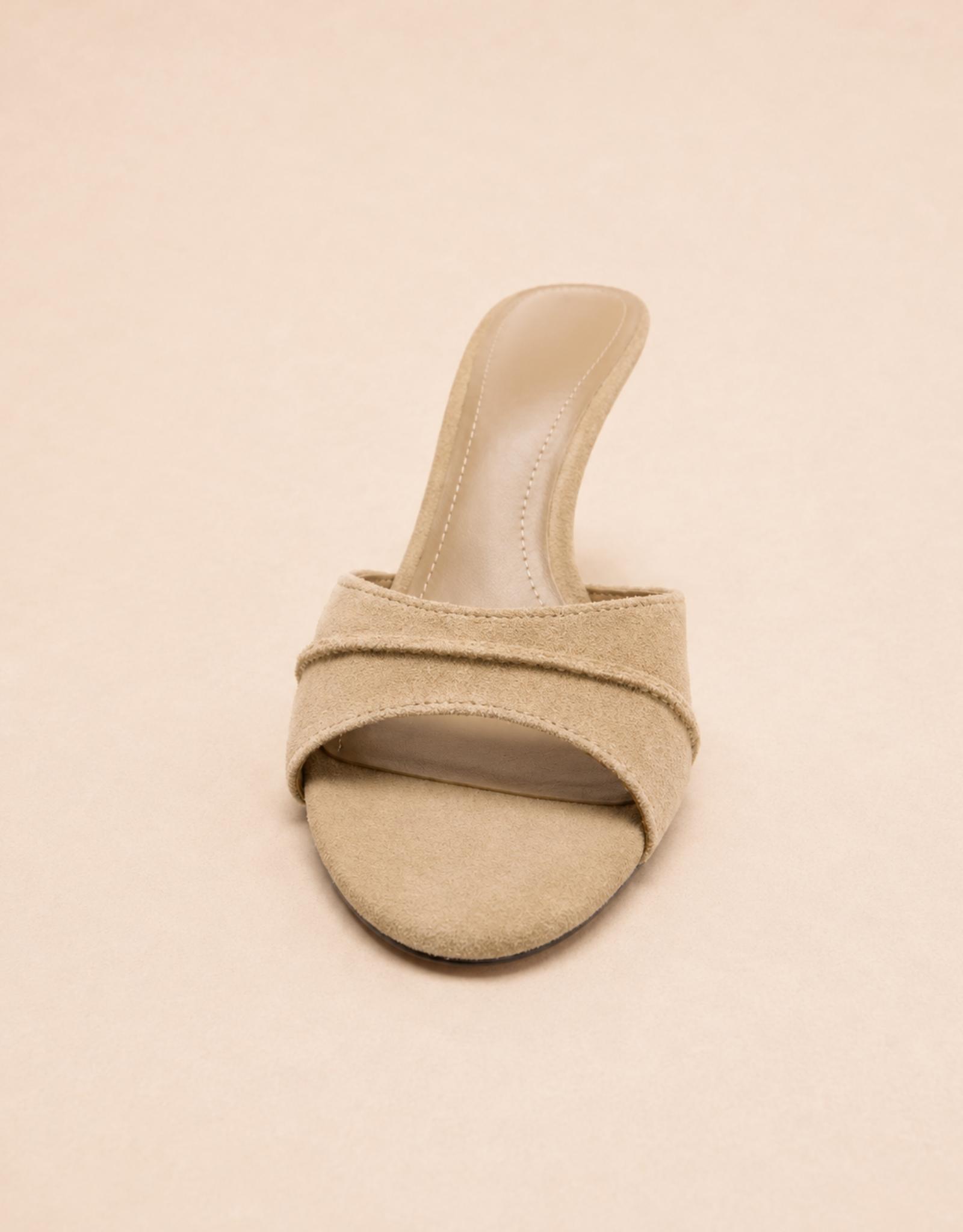 Sandales pour femme Fondelier en beige avec une semelle confortable et un design élégant