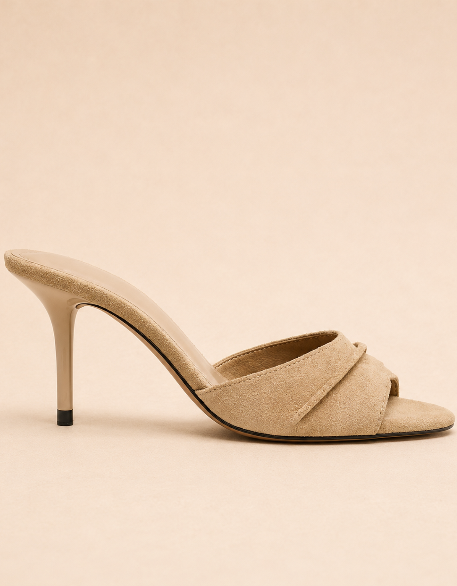 Sandales pour femme Fondelier à talon aigu en suède beige avec une bride croisée élégante