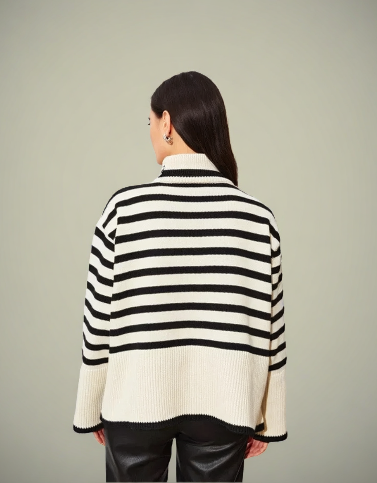 Pull en laine rayé noir et blanc de Fondelier avec col montant pour un style décontracté
