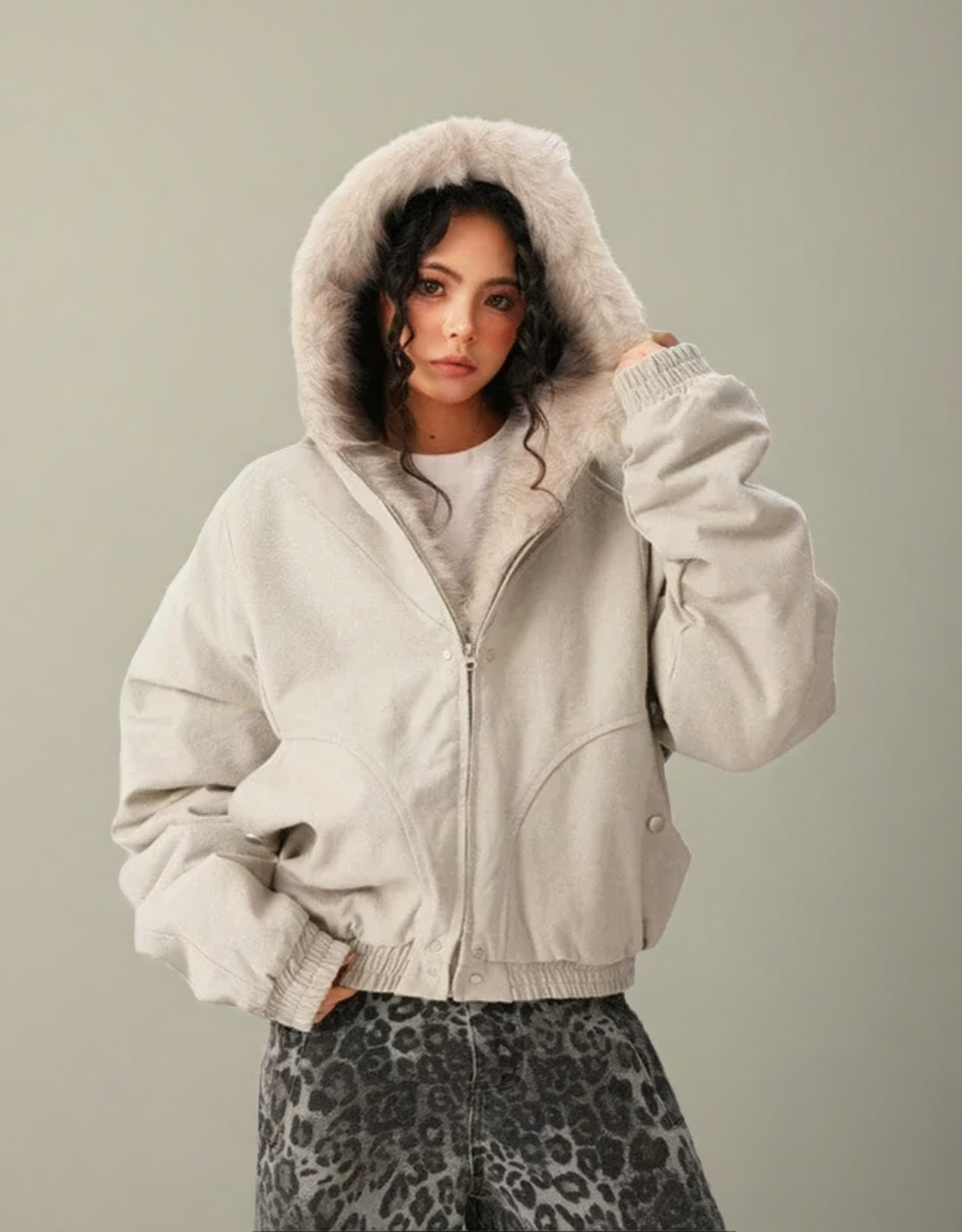Veste fausse fourrure oversize femme beige avec capuche et style décontracté