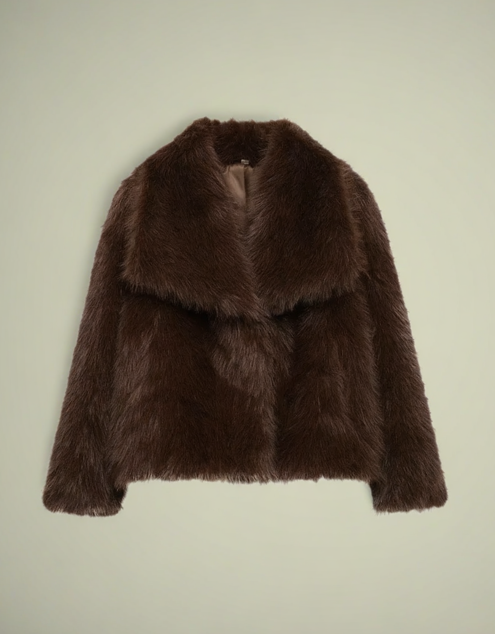 Veste femme fausse fourrure marron douce et élégante avec col ample pour une allure chic